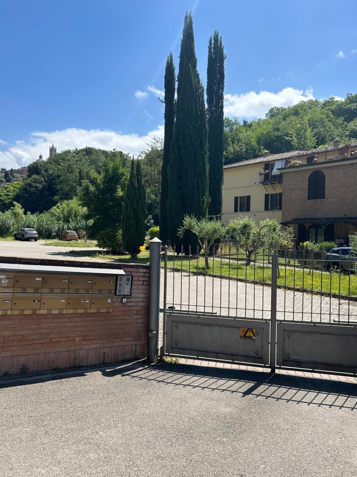 Loft Vicolo Di Vallepiatta 2 Min Piazza Del Campo Con Parcheggio Siena Eksteriør bilde